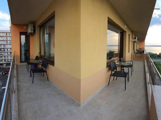 Summerland Apartment *