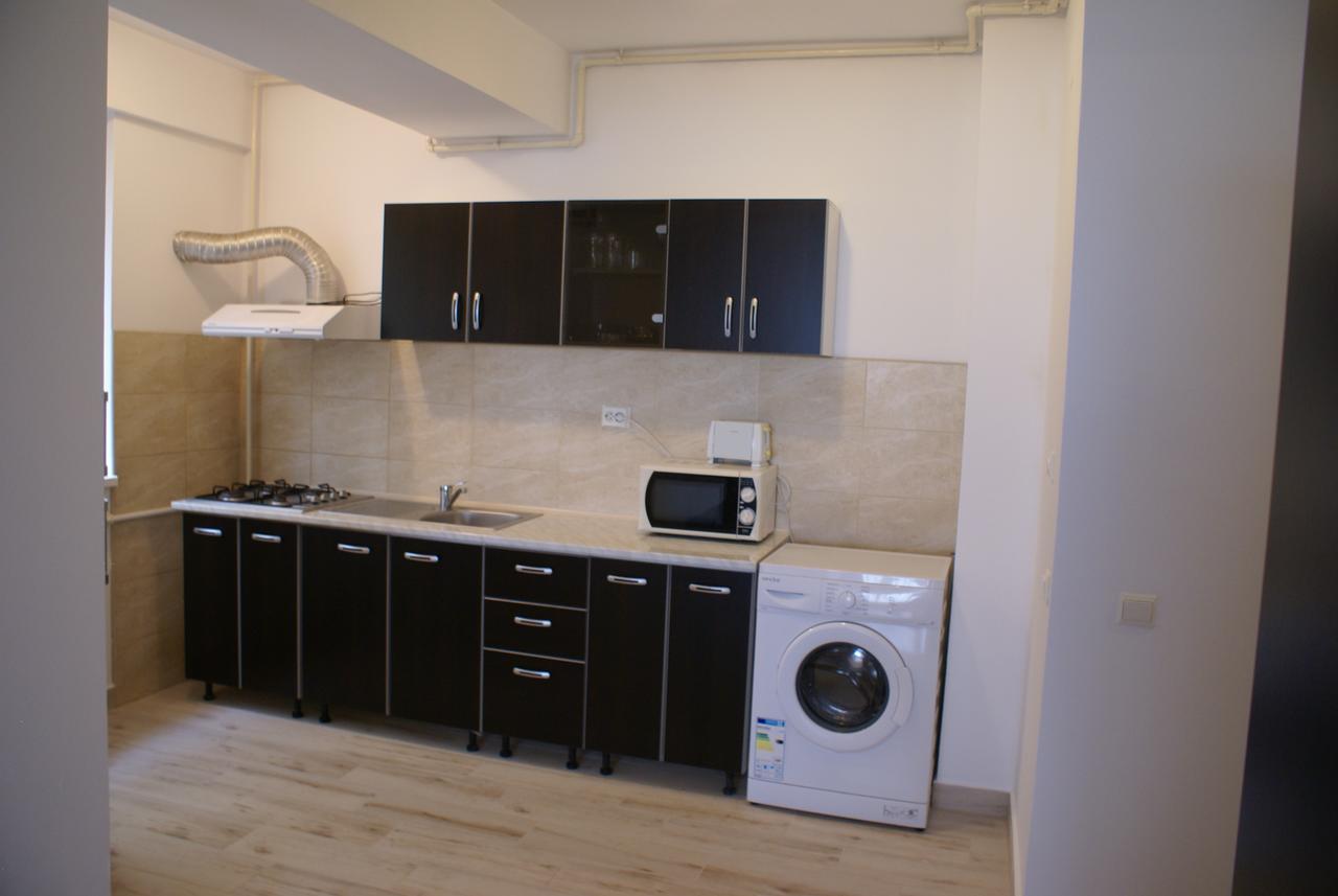 Summerland Apartment *